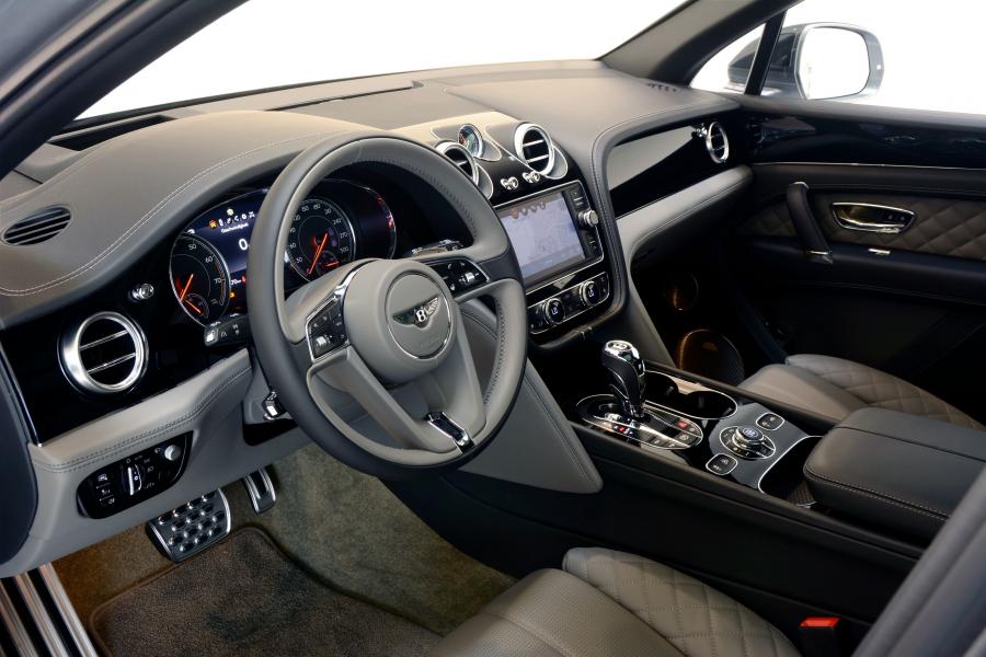 Интерьер Bentley Bentayga in Pearl by Startech 2016 года  (фото 7 из 8)